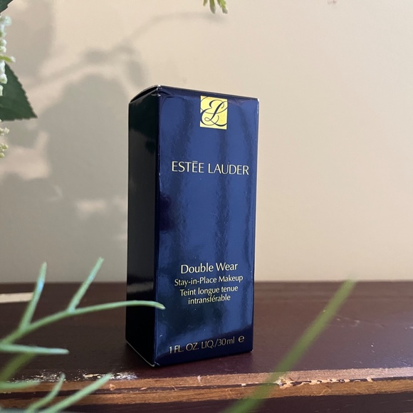 Estee Lauder Double Wear Stay In Place Makeup - Picture 10 of 14